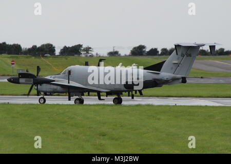 91-00516, einer Beechcraft RC-12 X Schutzgeländer durch die US-Armee betrieben, bei Prestwick Flughafen in Cochin ankommen. Stockfoto