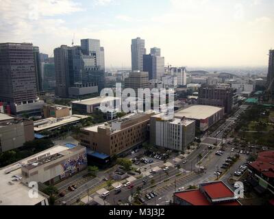 TAGUIG CITY, Philippinen - 26. JANUAR 2018: Gewerbe- und Wohnbauten und Wolkenkratzer im Geschäftsviertel in Taguig City, Philippinen. Stockfoto