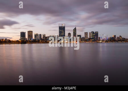 Ein Blick auf den Swan River in Perth, Western Australia suchen. Stockfoto