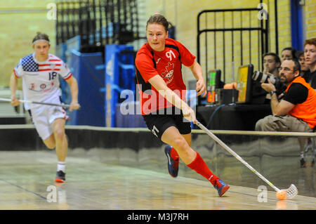 Toronto, Kanada. 10. Februar 2018. Die Spieler in Aktion während der USA gegen Kanada Unihockey Nationalmannschaft Spiel der Nordamerikanischen World Championship Qualifier, Ryerson University - Kerr Halle Gymnasium Credit: Anatoliy Cherkasov/Alamy leben Nachrichten Stockfoto