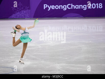 Gangneung, Südkorea. 11 Feb, 2018. Während das Team Event Paarlaufen frei konkurrieren Skaten in der PyeongChang 2018 Winter-olympischen Spiele bei Gangneung Ice Arena am Sonntag, den 11. Februar 2018. Credit: Paul Kitagaki jr./ZUMA Draht/Alamy leben Nachrichten Stockfoto