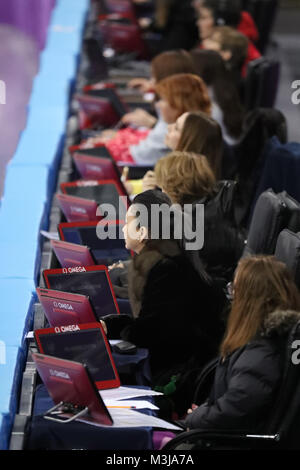 Gangneung, Südkorea. 11 Feb, 2018. Richter während der Team Ice Tanz, kurzen Tanz Veranstaltung in Gangneung Ice Arena während der Olympischen Spiele 2018 Pyeongchang. Credit: Scott Mc Kiernan/ZUMA Draht/Alamy leben Nachrichten Stockfoto