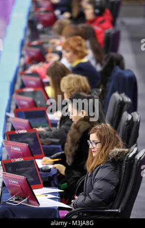 Gangneung, Südkorea. 11 Feb, 2018. Richter während der Team Ice Tanz, kurzen Tanz Veranstaltung in Gangneung Ice Arena während der Olympischen Spiele 2018 Pyeongchang. Credit: Scott Mc Kiernan/ZUMA Draht/Alamy leben Nachrichten Stockfoto