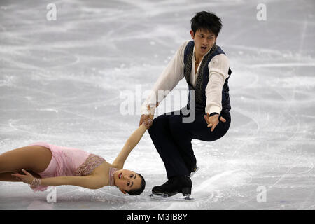 Gangneung, Südkorea. 11 Feb, 2018. MIU SUZAKI und RYUICHI KIHARA von Japan in Aktion während der Team Paarlauf Kür bei Gangneung Ice Arena während der Olympischen Spiele 2018 Pyeongchang. Credit: Scott Mc Kiernan/ZUMA Draht/Alamy leben Nachrichten Stockfoto