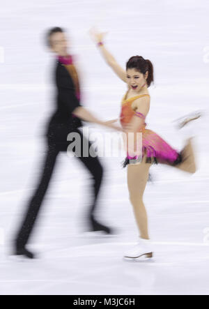 Pyeongchang, Südkorea. 11 Feb, 2018. Chris Reed (L) und Kana Muramoto aus Japan konkurrieren, während das Eis tanzen kurzen Tanz Eiskunstlauf Team Event im 2018 PyeongChang Winter-olympischen Spiele, in Tainan Ice Arena, Südkorea, Jan. 11, 2018. Credit: Han Yan/Xinhua/Alamy leben Nachrichten Stockfoto