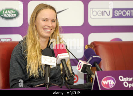 Doha, Katar. 11 Feb, 2018. Caroline Wozniacki aus Dänemark besucht eine Pressekonferenz vor der 2018 WTA Qatar Open in Doha, Katar, Jan. 11, 2018. Credit: Nikku/Xinhua/Alamy leben Nachrichten Stockfoto