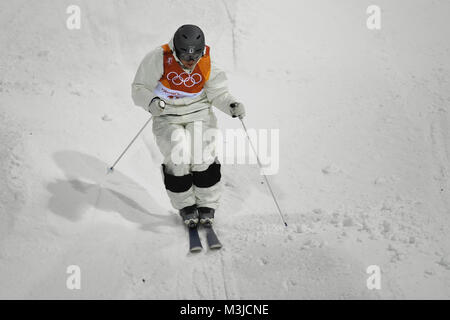 Pyeongchang, Südkorea, 11. Februar 2018. Pyeongchang, Südkorea, 11. Februar 2018. Katharina Foester Deutschlands in Aktion während der zweiten Runde der Qualifikation für die Olympischen Mogul freestlye Skifahren Wettbewerb im yongpyong Alpin Center in Pyeongchang, Südkorea, 11. Februar 2018. Foto: Angelika Warmuth/dpa/Alamy leben Nachrichten Stockfoto