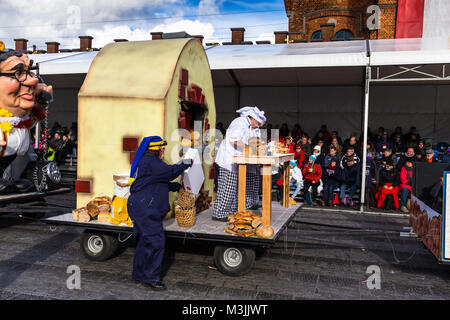 Aalst, Belgien. 11 Feb, 2018. Jährliche Karnevalsumzug am Sonntag in Aalst, Belgien. Credit: Sergiy Beketow/Alamy leben Nachrichten Stockfoto