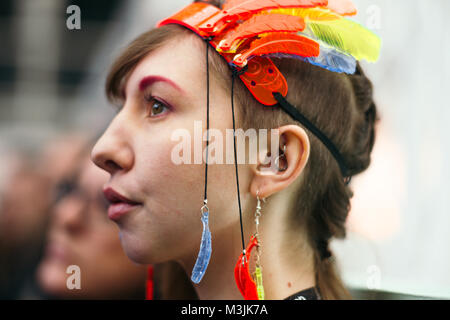 London, Großbritannien. 11 Feb, 2018. London Edge ist eine internationale Fachmesse für Hunderte neue alternative Kultur, Mode, Schuhwerk und Lifestyle Marken. Blogger, Händler und Modelle besucht. Foto: Simon König/Alamy leben Nachrichten Stockfoto