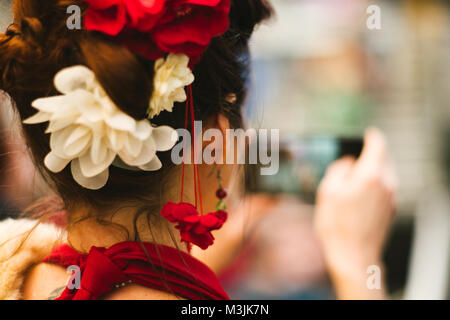 London, Großbritannien. 11 Feb, 2018. London Edge ist eine internationale Fachmesse für Hunderte neue alternative Kultur, Mode, Schuhwerk und Lifestyle Marken. Blogger, Händler und Modelle besucht. Foto: Simon König/Alamy leben Nachrichten Stockfoto