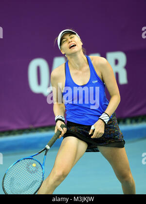 Doha, Katar. 11 Feb, 2018. Vera Zvonareva von Russland reagiert während der qualifikationsspiel gegen Duan Yingying von China im Jahr 2018 WTA Qatar Open in Doha, Katar, Jan. 11, 2018. Duan Yingying gewann 2-1 der Verlosung teilzunehmen. Credit: Nikku/Xinhua/Alamy leben Nachrichten Stockfoto