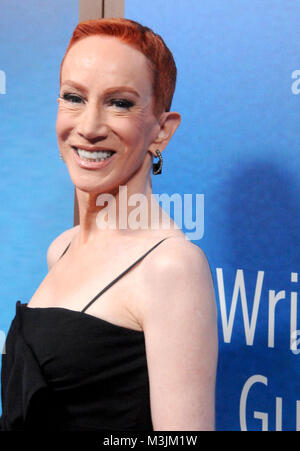 Beverly Hills, USA. 11 Feb, 2018. Schauspieler/Schauspielerin Kathy Griffin besucht die 2018 Writers Guild Awards LOS ANGELES. Feierstunde im Beverly Hilton Hotel am 11. Februar in Beverly Hills, Kalifornien 2018. Foto von Barry King/Alamy leben Nachrichten Stockfoto