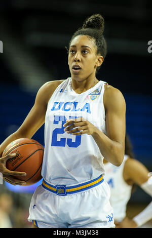 Los Angeles, CA, USA. 11 Feb, 2018. UCLA Bruins forward Monique Billings (25) vor einem frei während der Frauen die Arizona State werfen vs UCLA Bruins an Westwood am 11. Februar 2018. (Foto durch Jevone Moore) Credit: Csm/Alamy leben Nachrichten Stockfoto