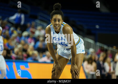 Los Angeles, CA, USA. 11 Feb, 2018. UCLA Bruins forward Monique Billings (25) mit einer halben Lächeln während der Frauen die Arizona State vs UCLA Bruins an Westwood am 11. Februar 2018. (Foto durch Jevone Moore) Credit: Csm/Alamy leben Nachrichten Stockfoto