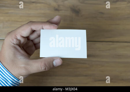 Hand halten leere weiße Karte mockup Business Branding. Stockfoto