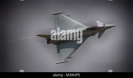 RAF Typhoon FGR 4 Flying Display der RIAT 2017, RAF Fairford, England. Credit: Malcolm Park/Alamy Stockfoto