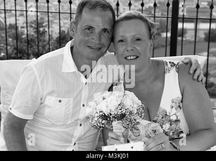 4. AUGUST 2017,FETHIYE,TÜRKEI: Hochzeitsgäste bei einer Freundhochzeit in fethiye, türkei, 4. august 2017 Stockfoto