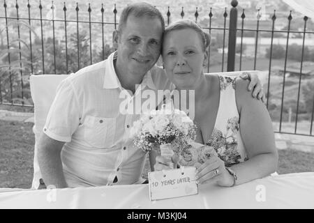 4. AUGUST 2017,FETHIYE,TÜRKEI: Hochzeitsgäste bei einer Freundhochzeit in fethiye, türkei, 4. august 2017 Stockfoto