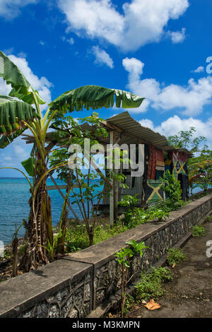 Idyllische Marine auf dem Weg nach James Bond Beach mit Bananenstauden hellen Himmel und hohe Wolke, Ocho Rios, Jamaika, Karibik, Karibik Stockfoto