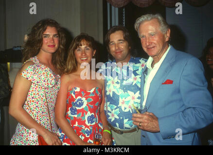 Schauspielerin Brooke Shields, Wendy Brücken; über Beau Bridges und Lloyd Bridges besuchen bin auani Lani Celebrity Sports Invitational" am 20. Mai 1991 im Ritz Carlton Hotel in Mauani Lani, Insel von Hawaii, Hawaii. Foto von Barry King/Alamy Stock Foto Stockfoto