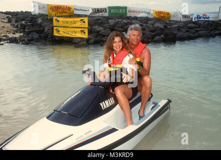 (L-R) Schauspielerin Brooke Shields und Schauspieler Barry Bostwick teilnehmen bin auani Lani Celebrity Sports Invitational" am 20. Mai 1991 im Ritz Carlton Hotel in Mauani Lani, Insel von Hawaii, Hawaii. Foto von Barry King/Alamy Stock Foto Stockfoto