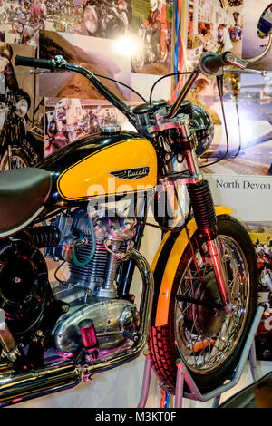 Motorräder an der 38th Carol Nash Bristol Classic Bike Show Ducati 250 Scrambler Stockfoto