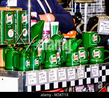 Motorräder an der 38th Carol Nash Bristol Classic Bike Show Castrol Öl Krüge Stockfoto