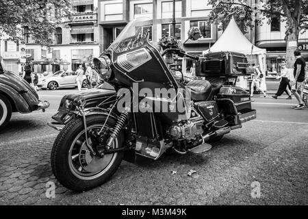 BERLIN - Juni 05, 2016: Motorrad mit Beiwagen Honda Gold Wing GL 1100 Full-Dresser, 1980. Schwarz und Weiß. Classic Days Berlin 2016. Stockfoto