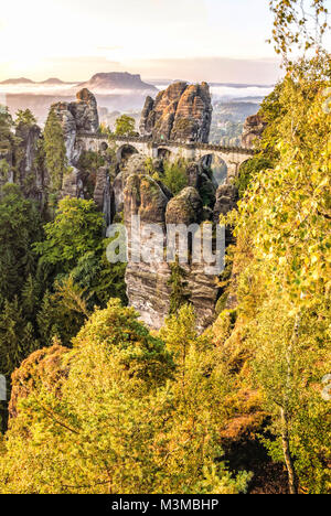 Herbstmorgen in der Sächsischen Schweiz, DDR Stockfoto