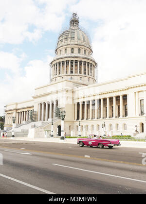 Crusing bestanden El Capitolio, Havanna Stockfoto