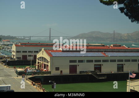 Piers in San Francisco mit Blick auf die Brücke. Reisen Urlaub Architektur zum 30. Juni 2017. San Francisco. Kalifornien USA EEUU Stockfoto