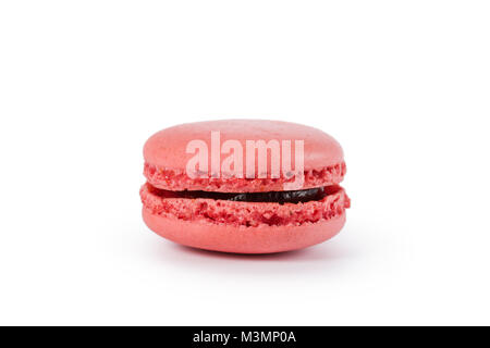 Rosa Macaron mit Marmelade isoliert auf weißem Stockfoto