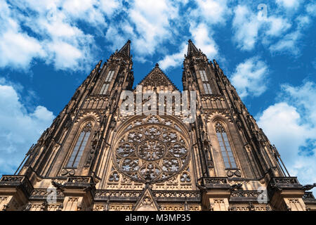 Saint Vitus Kathedrale Fassade, der Prager Burg, in der Tschechischen Republik. Details der gotischen historische Architektur Europas. Der Metropolitan Kathedrale von St. Vitus in Stockfoto