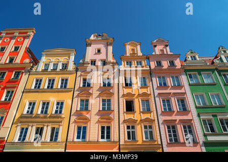 Bunte Häuser auf dem Marktplatz, Wroclaw, Polen. Stadthäuser in mittelalterlichen Marktplatz, rynek. Stadtzentrum, alten Häusern. Häuser, beliebte l Stockfoto