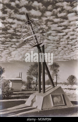 In Australien das Denkmal des Wendekreises des Steinbocks und Wolken Stockfoto