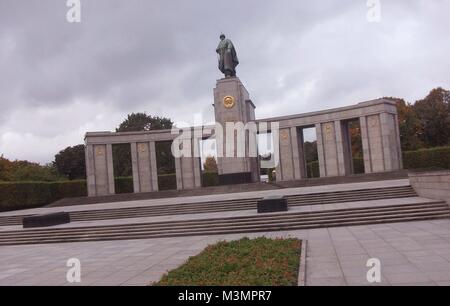 Die sowjetischen Ehrenmals, Tiergarten, Berlin, Deutschland. Von der Sowjetunion errichtet, um die 80.000 sowjetische Soldaten, die im Zweiten Weltkrieg starben Gedenken Stockfoto