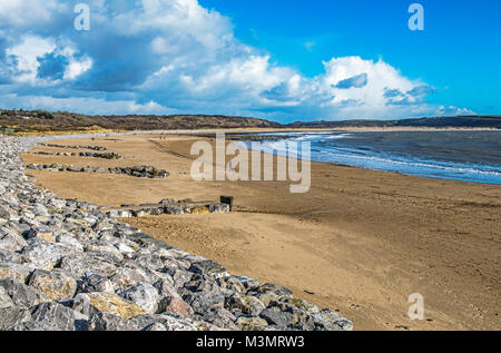 Newton Strand Porthcawl an einem sonnigen Wintertag Stockfoto