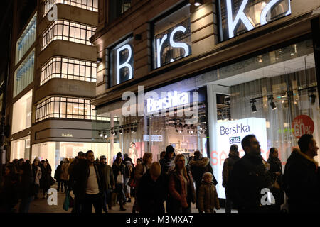 Bershka Clothing Store auf der Oxford Street, London, England, Großbritannien Stockfoto