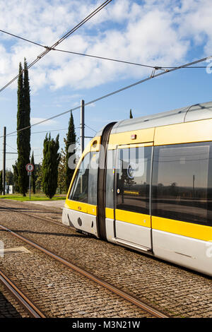 PORTO, PORTUGAL - Oktober 07, 2015: Porto U-Bahn. Metro do Porto ist eine der größten Light Rail-Netze in Europa Stockfoto