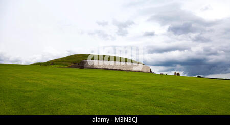 Newgrange im Boyne Valley ist eine 5000 Jahre alte Passage Grab. Co.Meath, Irland Stockfoto