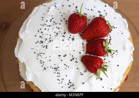 Erdbeeren Layer Cake Stockfoto