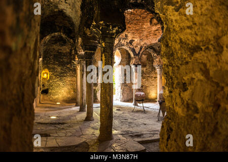 Blick in das Innere der antiken arabischen Bäder in Mallorca, Spanien Stockfoto