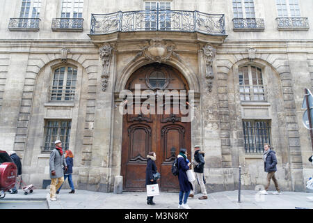 Das Hotel d'Albret am 31, rue des Francs Bourgeois im Marais-Viertel von Paris. Es wurde ursprünglich errichtet im 16. Jahrhundert mit späteren Ergänzungen. Stockfoto