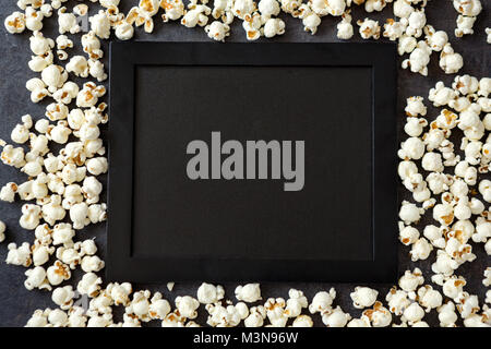 Frisches popcorn Schwarzes Brett - Kopie Raum Stockfoto