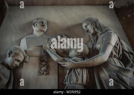 19. jahrhundert Grabstein detail, wirklich gespenstisch und verwüstet Familie Stockfoto