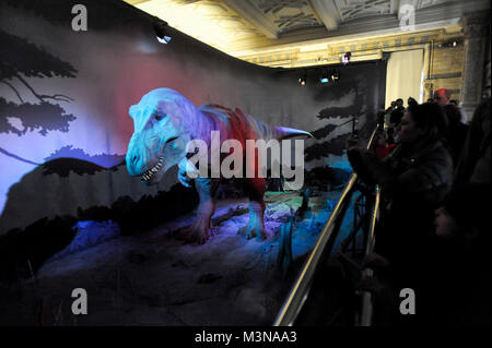 Verschieben von Roaring Modell eines T-Rex dinasaur im Natural History Museum in London, England, Vereinigtes Königreich. Am 5. April 2015 © wojciech Strozyk/Alamy Stoc Stockfoto