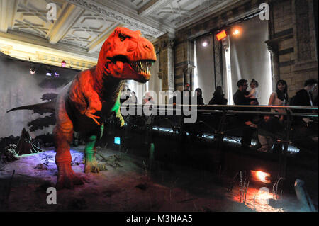 Verschieben von Roaring Modell eines T-Rex dinasaur im Natural History Museum in London, England, Vereinigtes Königreich. Am 5. April 2015 © wojciech Strozyk/Alamy Stoc Stockfoto