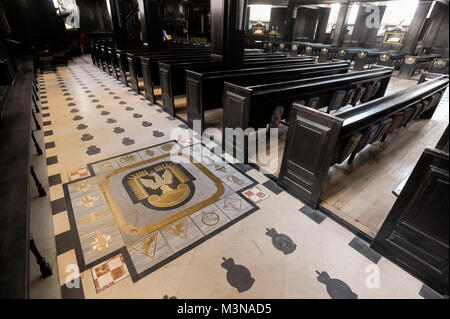 Die polnischen Luftstreitkräfte Denkmal auf dem Boden des barocken St Clement Danes Kirche erbaut 1682 von Christopher Wren in London, England, Vereinigtes Königreich. Stockfoto