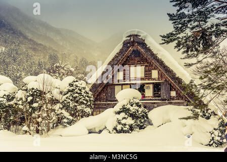 Die World Heritage Village von Shirakawago im Winter, Japan Stockfoto