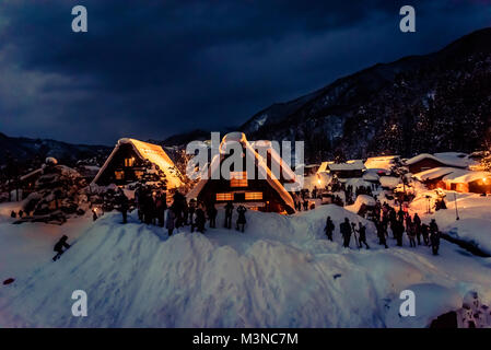 Die Lichter am Abend im Dorf, Shirakawago, Japan Stockfoto